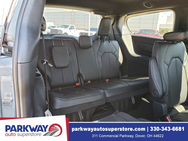 New 2026 Chrysler Pacifica Select AWD/4WD image 19
