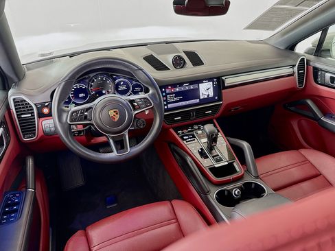 Used 2023 Porsche Cayenne Platinum Edition image 24