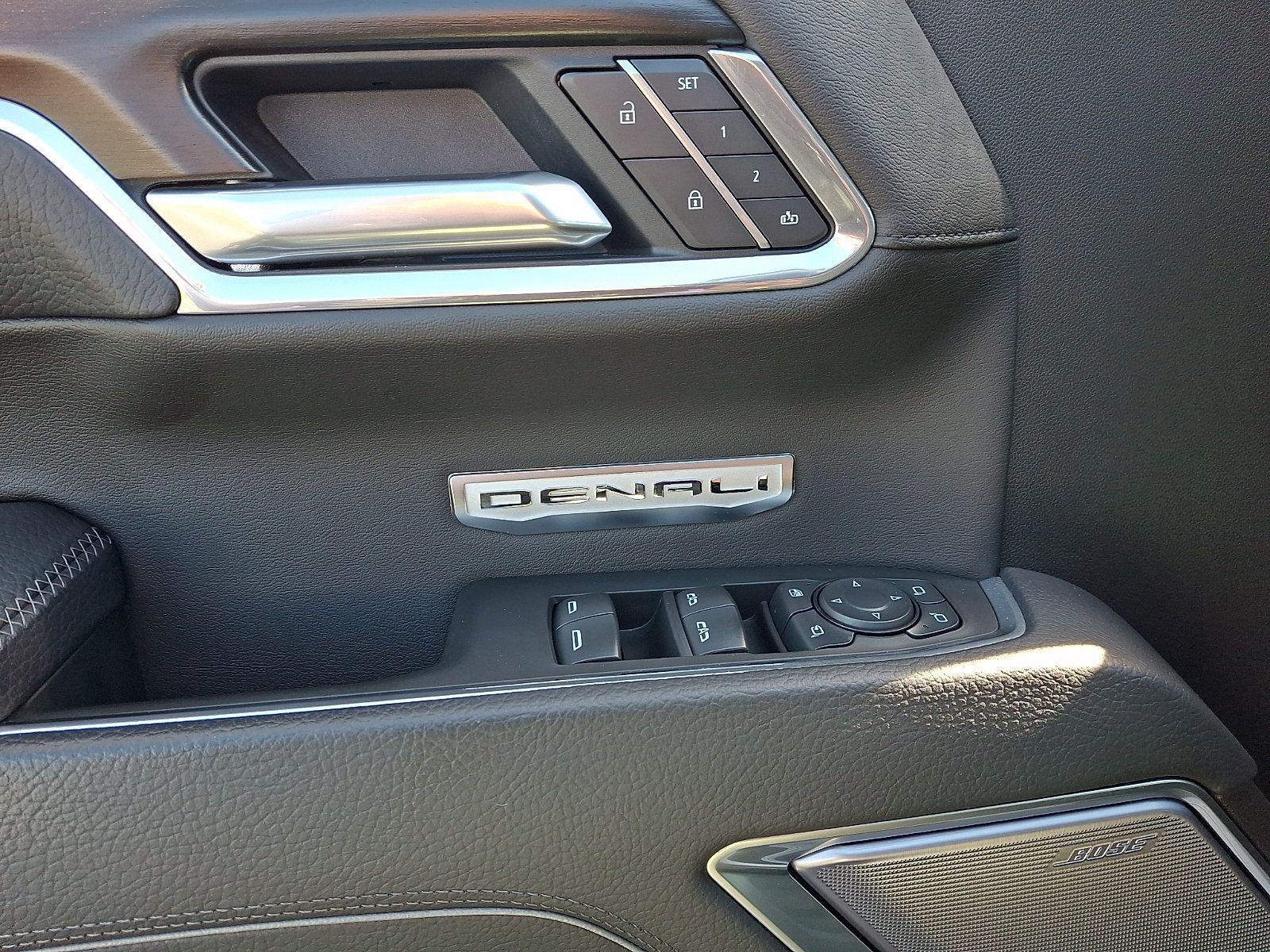 Used 2025 GMC Sierra 1500 Denali w/ Denali Reserve Package AWD/4WD image 13