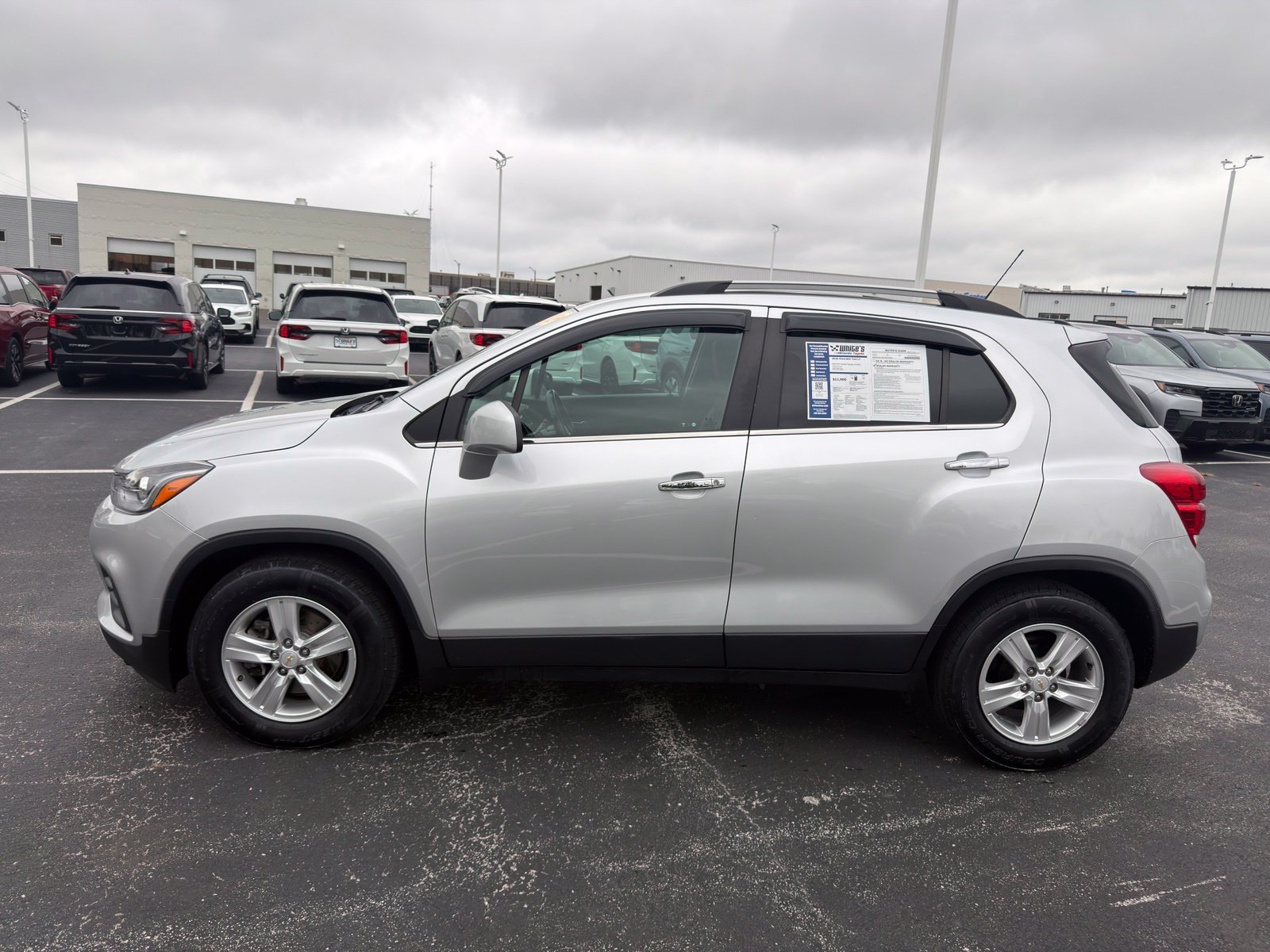 Used 2020 Chevrolet Trax LT w/ LT Convenience Package FWD image 3