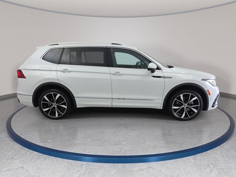 Used 2022 Volkswagen Tiguan SEL R-Line AWD/4WD image 4