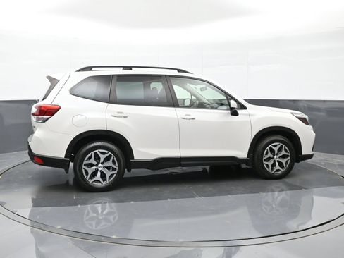Used 2021 Subaru Forester Premium AWD/4WD image 9