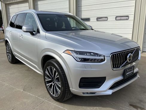 Used 2022 Volvo XC90 T6 Momentum w/ Advanced Package image 1