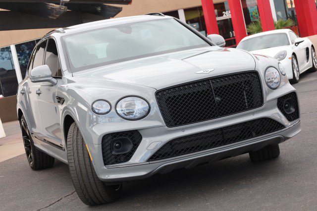 Used 2023 Bentley Bentayga AWD/4WD image 2