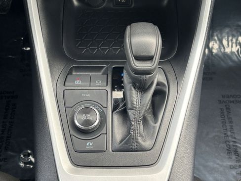 Used 2025 Toyota RAV4 LE image 37