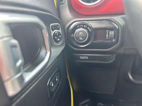Used 2023 Jeep Gladiator Rubicon w/ LED Lighting Group AWD/4WD image 18