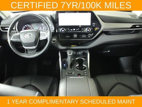 Used 2023 Toyota Highlander XLE AWD/4WD image 12