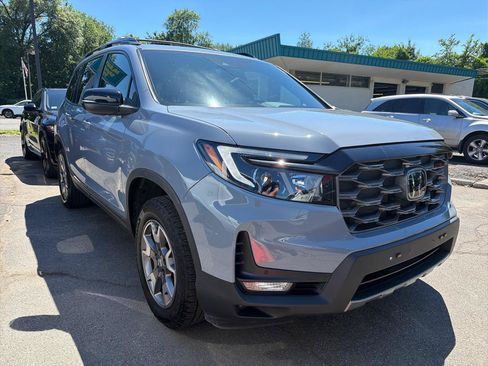 Used 2023 Honda Passport TrailSport image 3