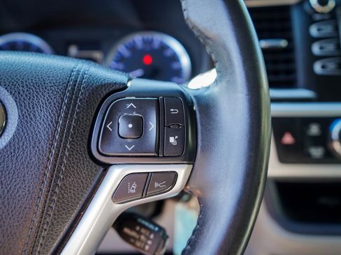 Used 2018 Toyota Highlander Plus image 17