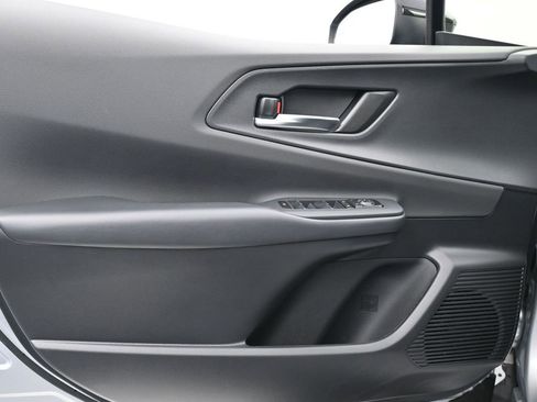 Used 2025 Toyota Prius Plug-In Hybrid image 9