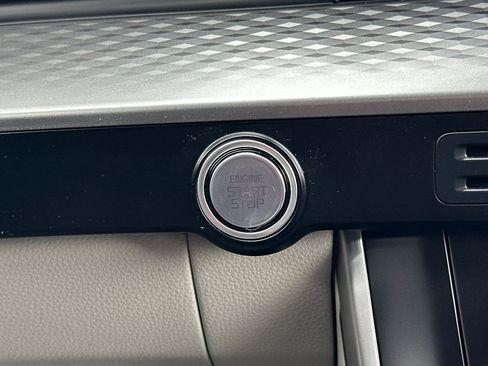 Used 2024 Kia Carnival LX image 22