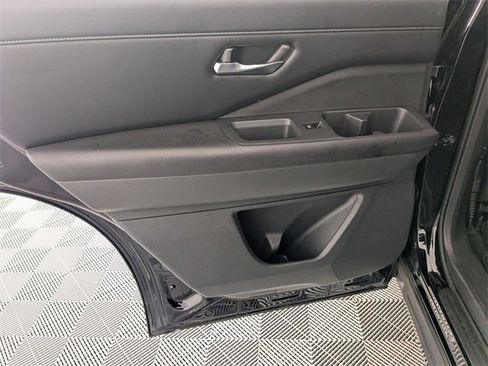 Used 2023 Nissan Pathfinder SL w/ Black Appearance Package image 30