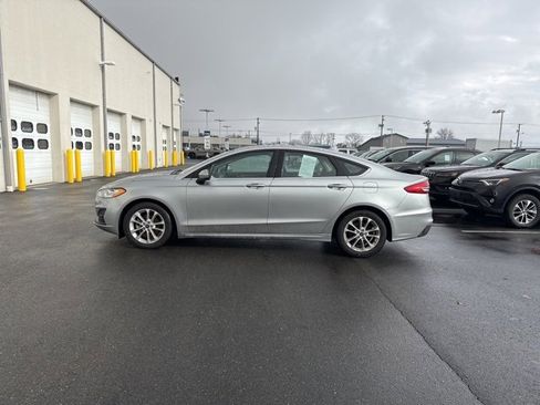 Used 2020 Ford Fusion SE image 2