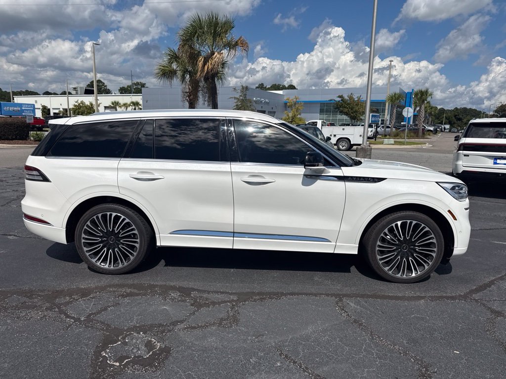 Used 2023 Lincoln Aviator Black Label w/ Class IV Trailer Tow Package AWD/4WD image 2