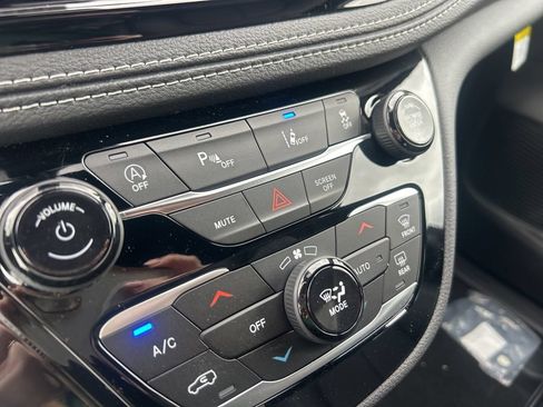 New 2026 Chrysler Pacifica Select AWD/4WD image 12