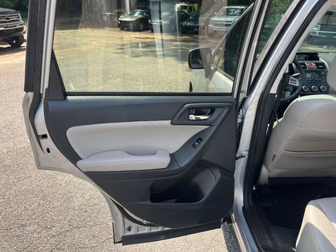 Used 2015 Subaru Forester 2.5i Limited AWD/4WD image 32