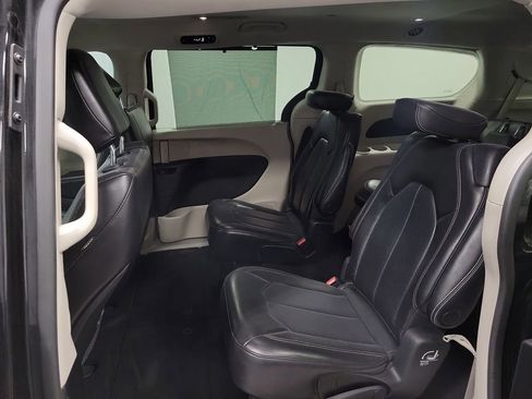 Used 2021 Chrysler Voyager Lxi image 23