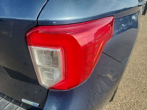 Used 2020 Ford Explorer XLT w/ Equipment Group 202A AWD/4WD image 13