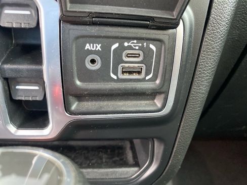 Used 2020 Jeep Wrangler Unlimited Sahara w/ Uconnect 4C Nav & Sound Group image 13