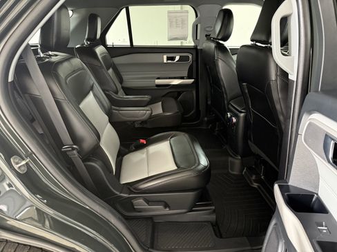 Used 2022 Ford Explorer XLT w/ Equipment Group 202A image 34
