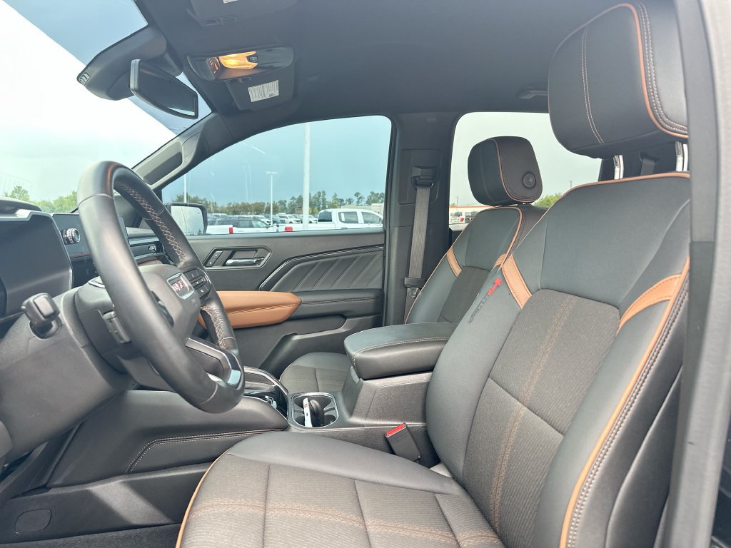 Used 2024 GMC Canyon AT4 w/ Technology Package AWD/4WD image 8