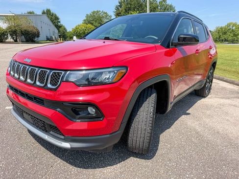 Used 2023 Jeep Compass Limited AWD/4WD image 7