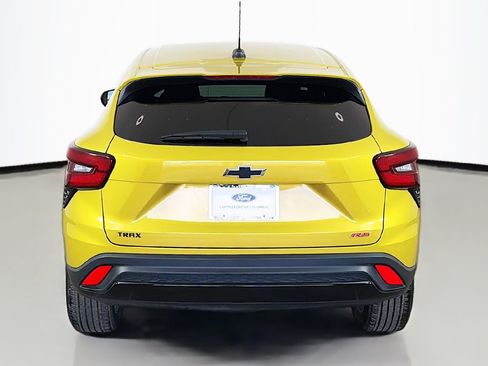 Used 2025 Chevrolet Trax RS FWD image 12