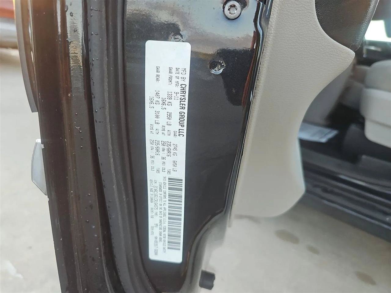 Used 2012 Chrysler Town & Country Touring FWD image 15