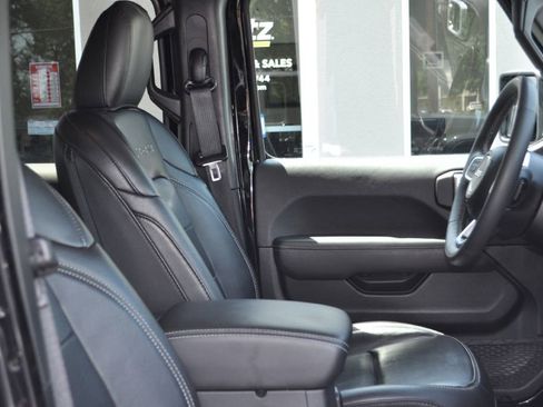 Used 2023 Jeep Wrangler Unlimited Sahara w/ Cold Weather Group AWD/4WD image 25