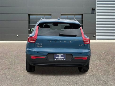 Used 2025 Volvo XC40 B5 Plus image 6