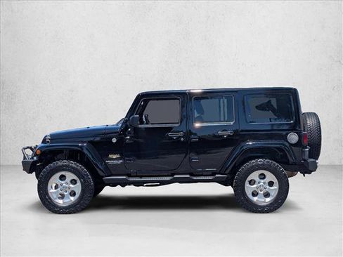Used 2015 Jeep Wrangler Unlimited Sahara w/ Connectivity Group AWD/4WD image 9