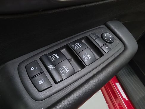 Used 2025 Chrysler Pacifica Select FWD image 14
