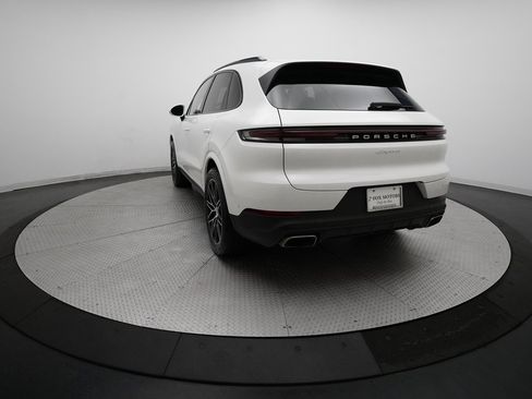 Used 2024 Porsche Cayenne image 13