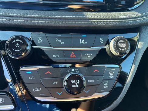 New 2026 Chrysler Pacifica Select image 42