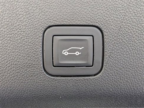 Used 2025 Chevrolet Tahoe High Country image 14