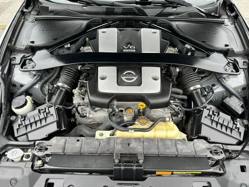 Used 2014 Nissan 370Z Coupe RWD image 15