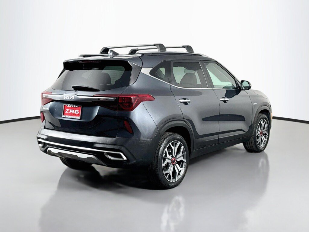 Used 2023 Kia Seltos SX w/ SX Sunroof Package AWD/4WD image 5