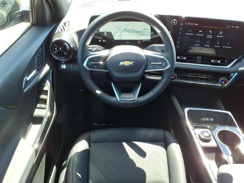 New 2026 Chevrolet Equinox LT w/ Convenience Package II FWD image 11