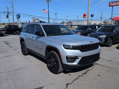 New 2025 Jeep Grand Cherokee Limited w/ Black Appearance Package AWD/4WD image 2