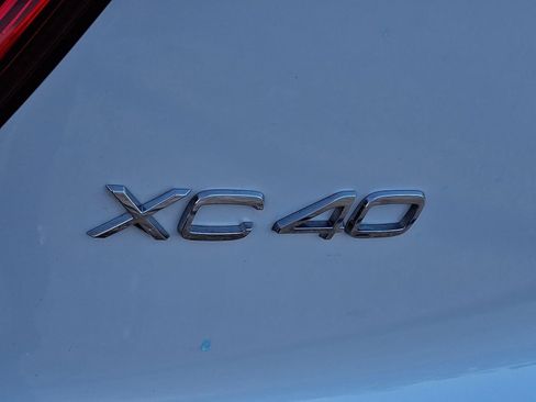 Certified 2023 Volvo XC40 B5 Plus w/ Protection Package Premier image 31