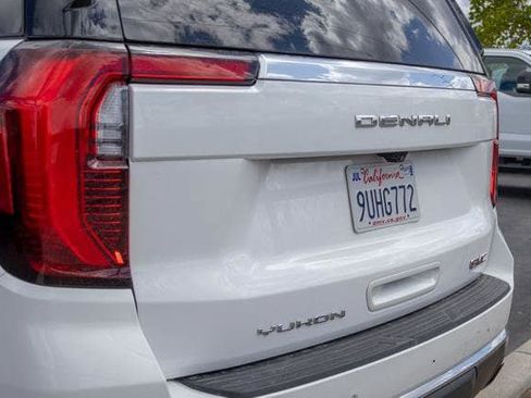 Used 2025 GMC Yukon XL Denali AWD/4WD image 5