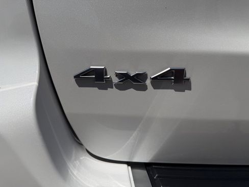 Used 2019 Jeep Grand Cherokee Summit AWD/4WD image 9