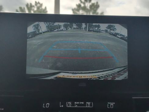 Used 2025 Toyota Sienna XLE w/ XLE Plus Package FWD image 25