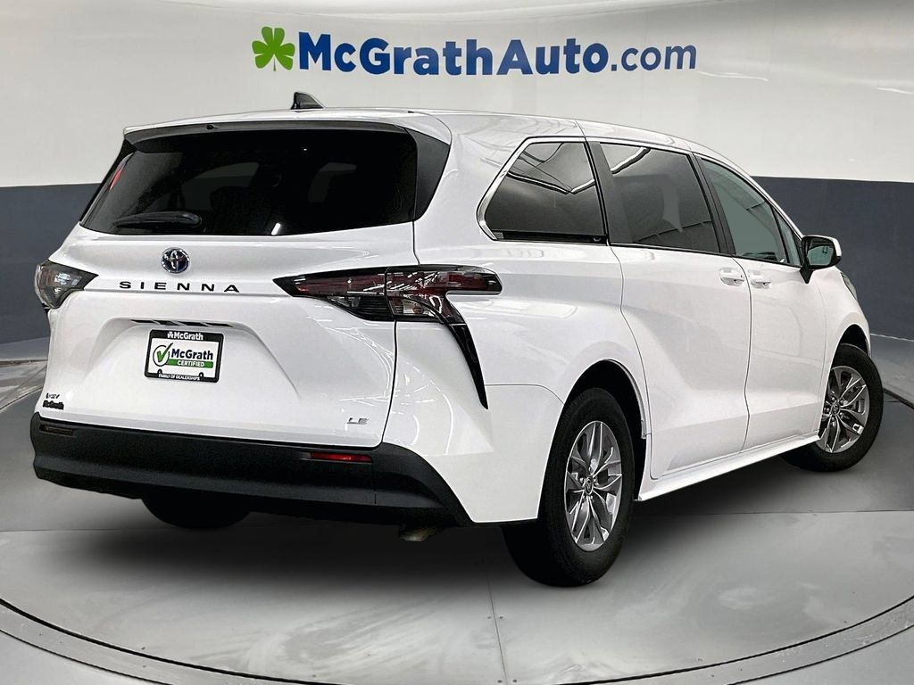 Used 2025 Toyota Sienna LE FWD image 16