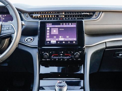 Certified 2024 Jeep Grand Cherokee L Laredo image 16