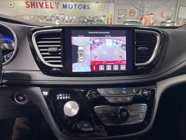 New 2026 Chrysler Pacifica Select AWD/4WD image 23