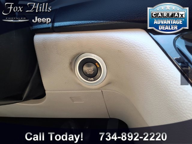Used 2023 Chrysler Pacifica Touring-L FWD image 25