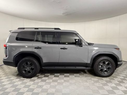 Used 2024 Lexus GX 550 AWD/4WD image 9