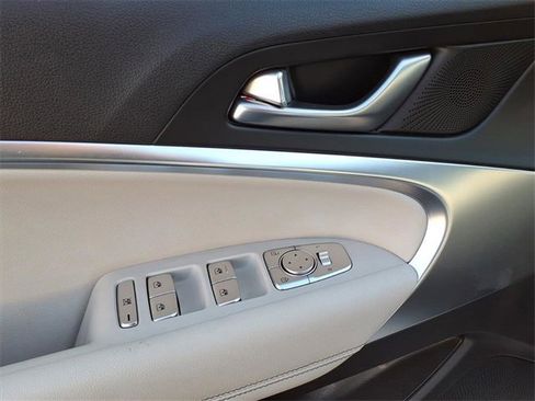 Used 2025 Genesis G70 2.5T image 4