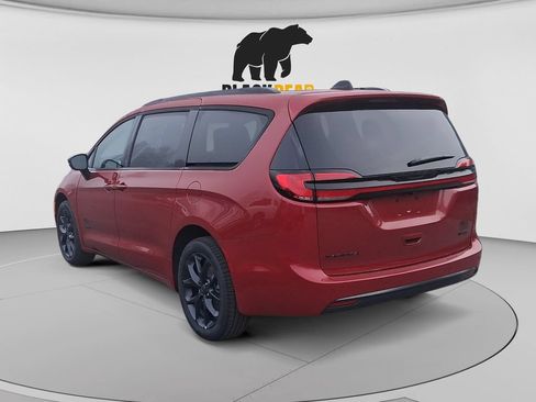 New 2027 Chrysler Pacifica Select AWD/4WD image 5